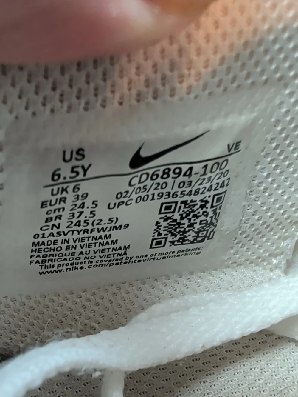 Nike White Air Max Shoes Sneakers Girls 6.5 Y